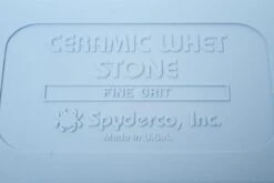 Spyderco 302 Pierre à Aiguiser En Céramique, Fin -Magasin de couteaux SP302F 03 spyderco keramische slijpsteen fijn sp302f d3