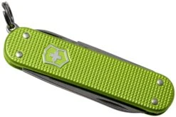 Victorinox Classic SD Alox Colors, Lime Twist 0.6221.241G Couteau Suisse -Magasin de couteaux VT0 6221 241G 04 victorinox