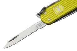 Victorinox Classic SD Alox Limited Edition 2023, 0.6221.L23 Electric Yellow, Couteau Suisse -Magasin de couteaux VT0 6221 L23 03 victorinox
