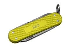 Victorinox Classic SD Alox Limited Edition 2023, 0.6221.L23 Electric Yellow, Couteau Suisse -Magasin de couteaux VT0 6221 L23 05 victorinox